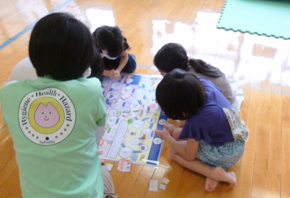 巨大すごろくで遊ぶ